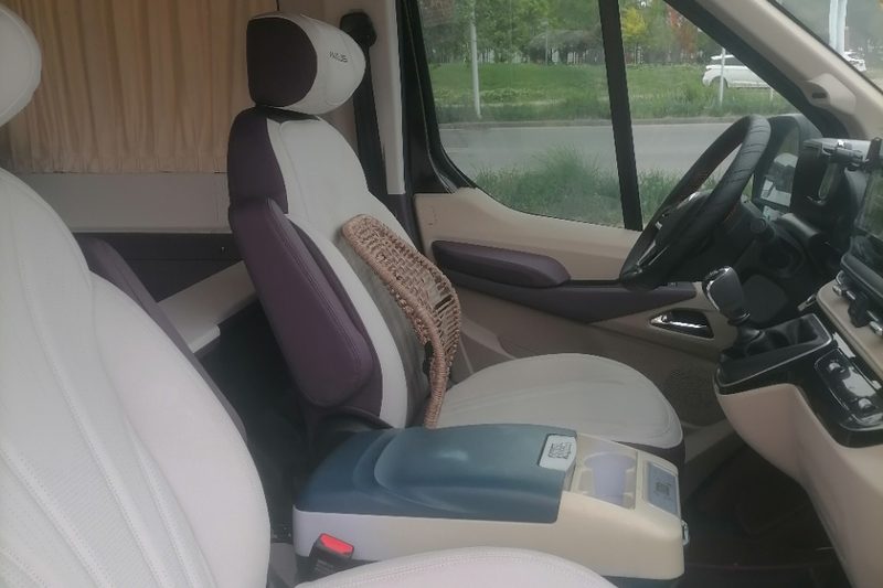 大通V90(1+1大7座营运车)
