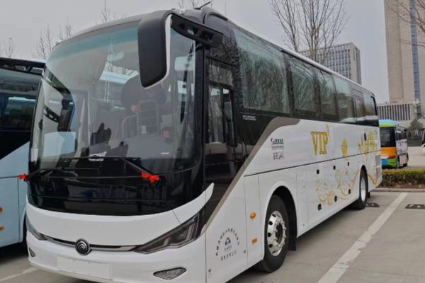 宇通34座（2+1营运车·含司机）