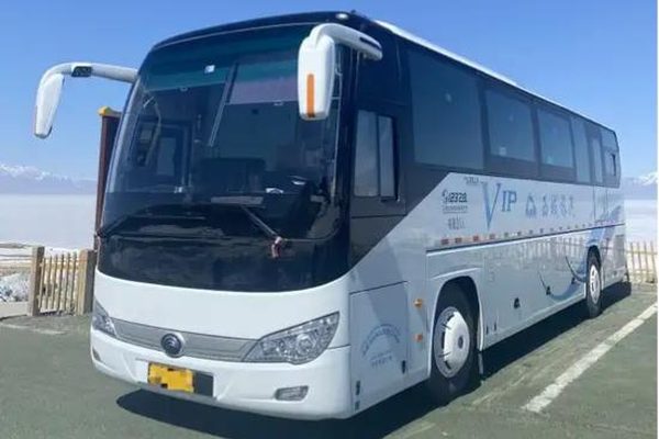 宇通31座（2+1营运车·含司机）