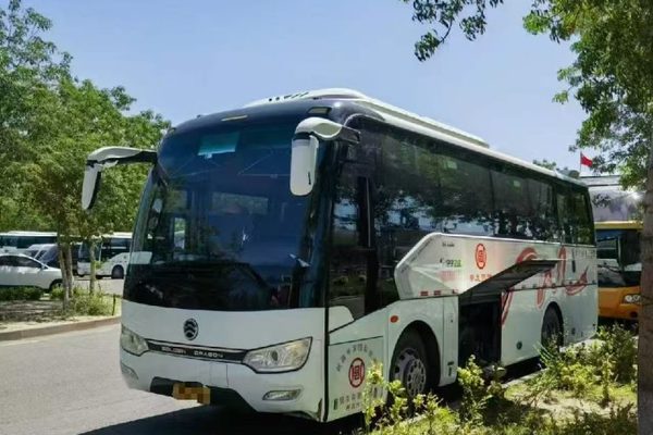 金旅26座（2+1营运车·含司机）