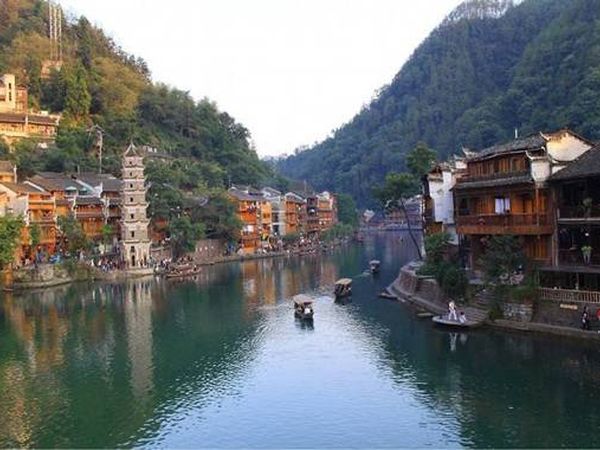 玩美湘西-长沙.韶山.张家界.天子山.金鞭溪.芙蓉古镇.天门山.凤凰古城双飞8日游